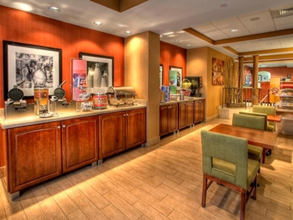 Hampton Inn Johnstown Geistown Exteriör bild